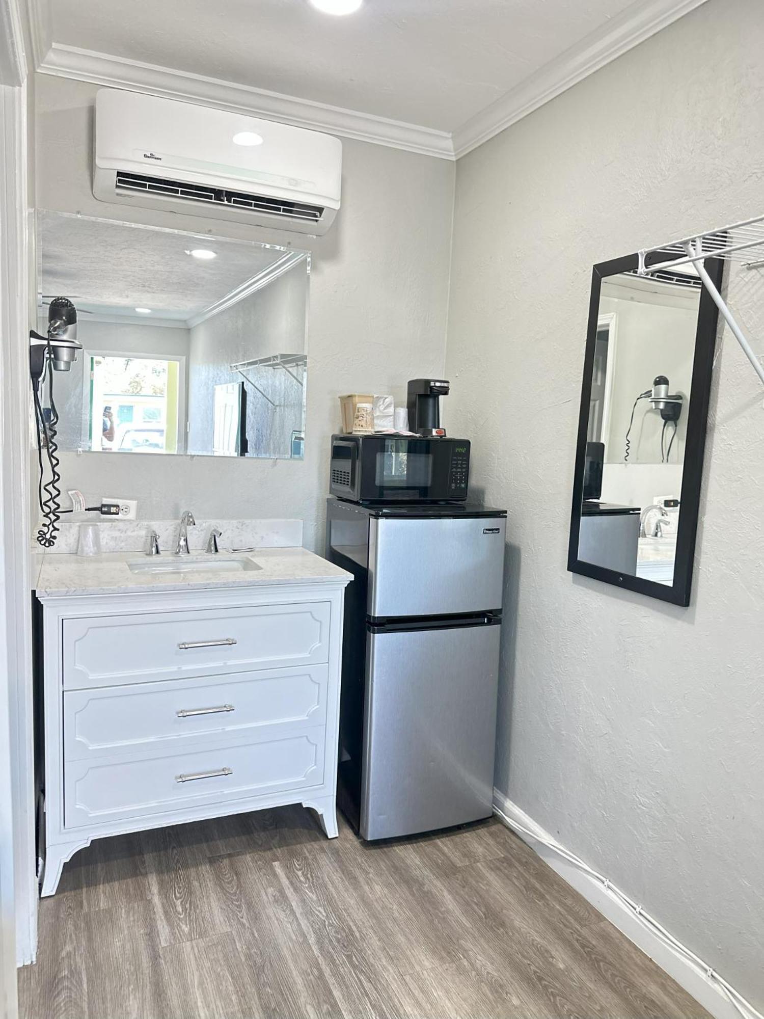 Venice Gardens Sunshine Inn & Suites Venice, Florida מראה חיצוני תמונה