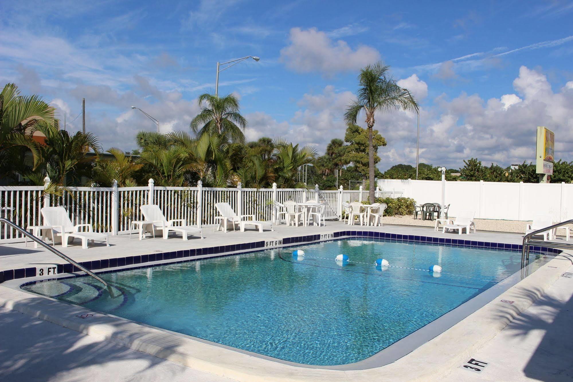 Venice Gardens Sunshine Inn & Suites Venice, Florida מראה חיצוני תמונה