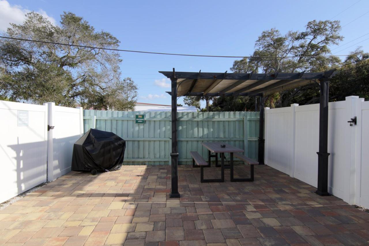 Venice Gardens Sunshine Inn & Suites Venice, Florida מראה חיצוני תמונה