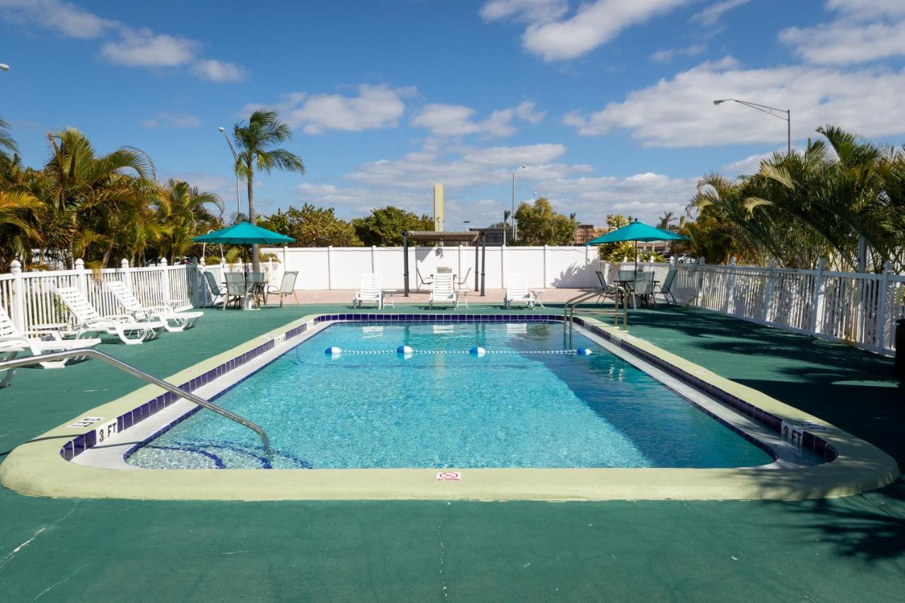 Venice Gardens Sunshine Inn & Suites Venice, Florida מראה חיצוני תמונה